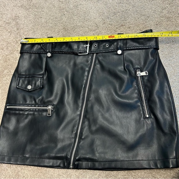 7 For All Mankind black faux leather pleather moto mini skirt zipper detail Sz L - Picture 6 of 11